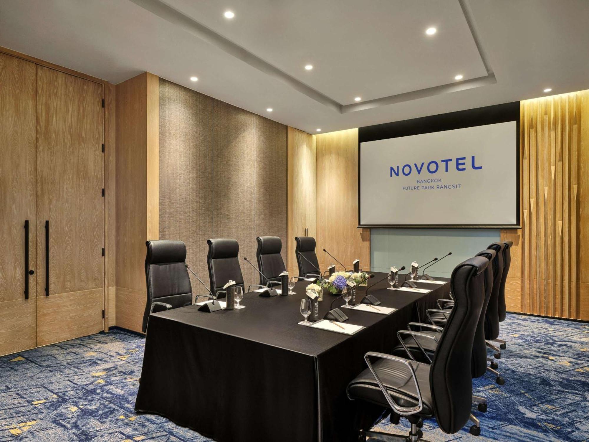 Novotel Bangkok Future Park Rangsit Патхумтхані Екстер'єр фото