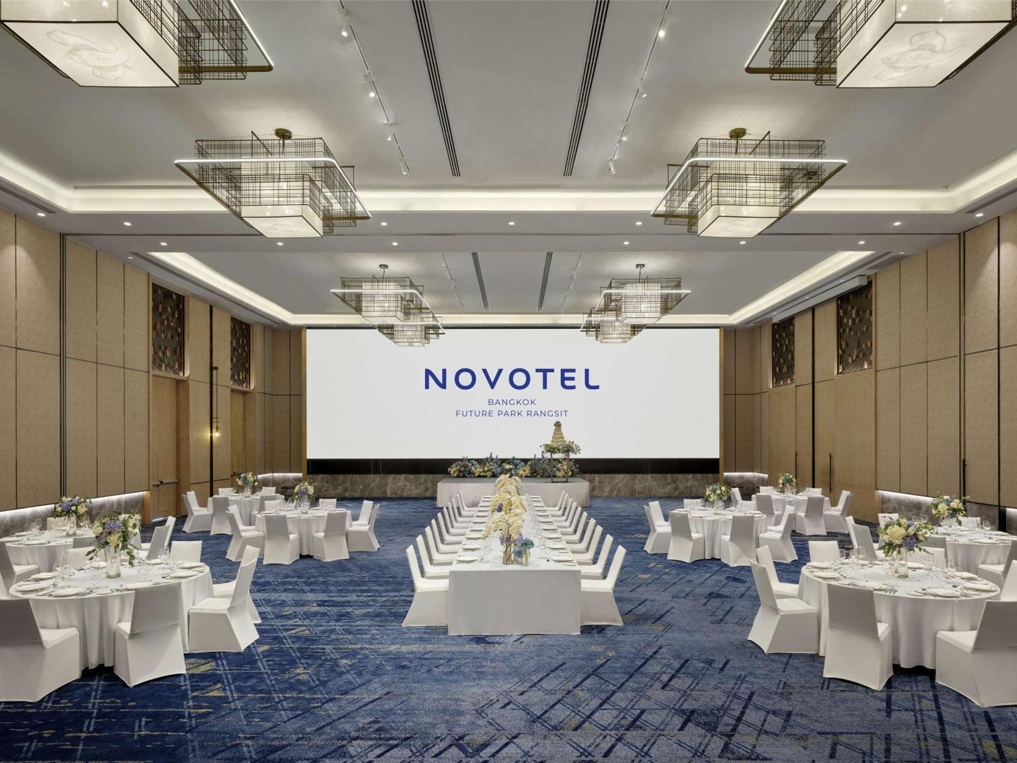 Novotel Bangkok Future Park Rangsit Патхумтхані Екстер'єр фото