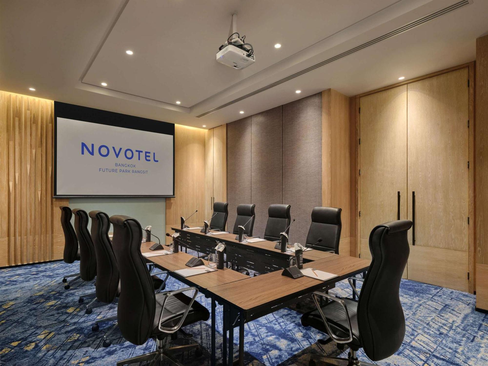 Novotel Bangkok Future Park Rangsit Патхумтхані Екстер'єр фото