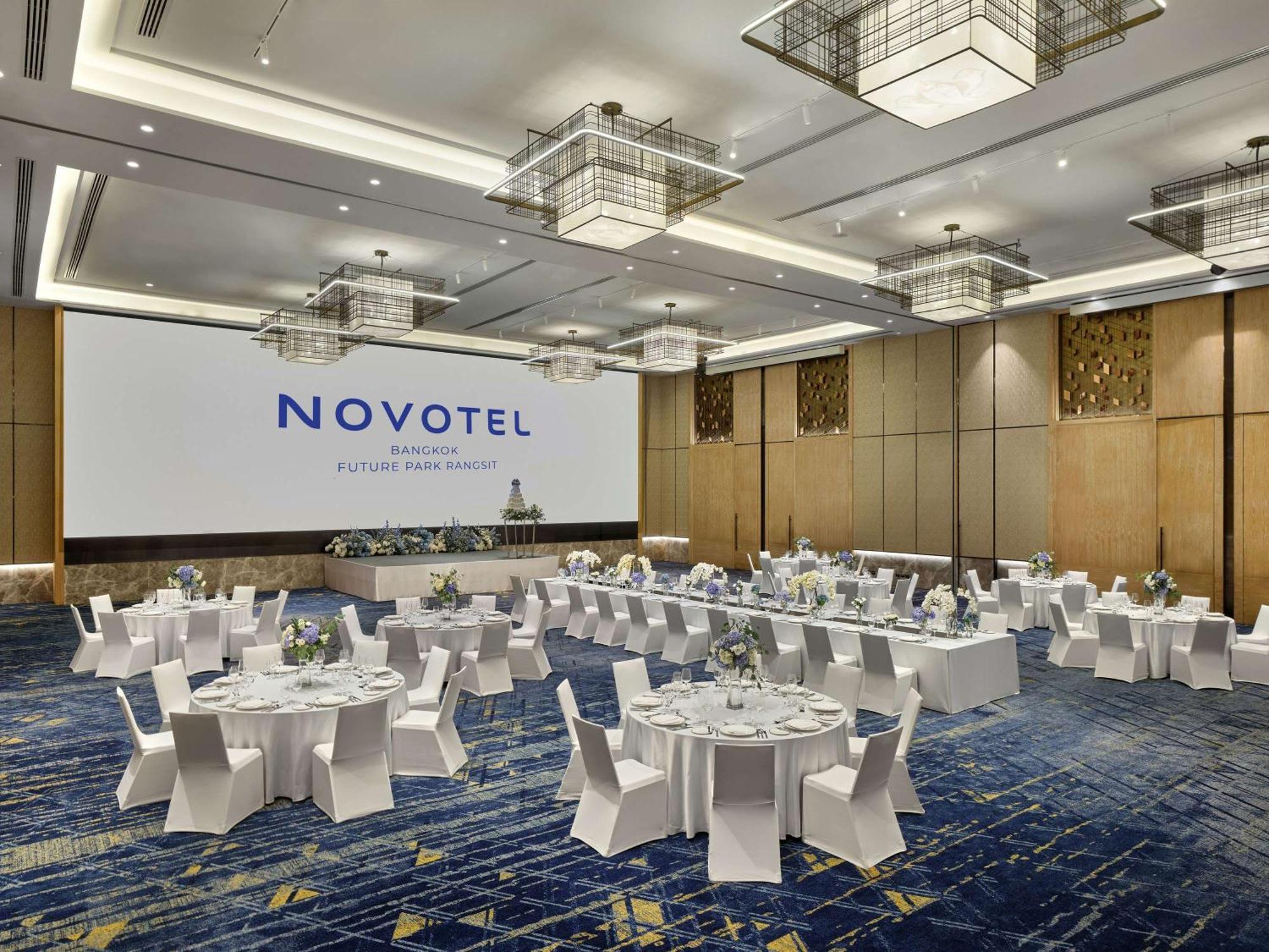 Novotel Bangkok Future Park Rangsit Патхумтхані Екстер'єр фото