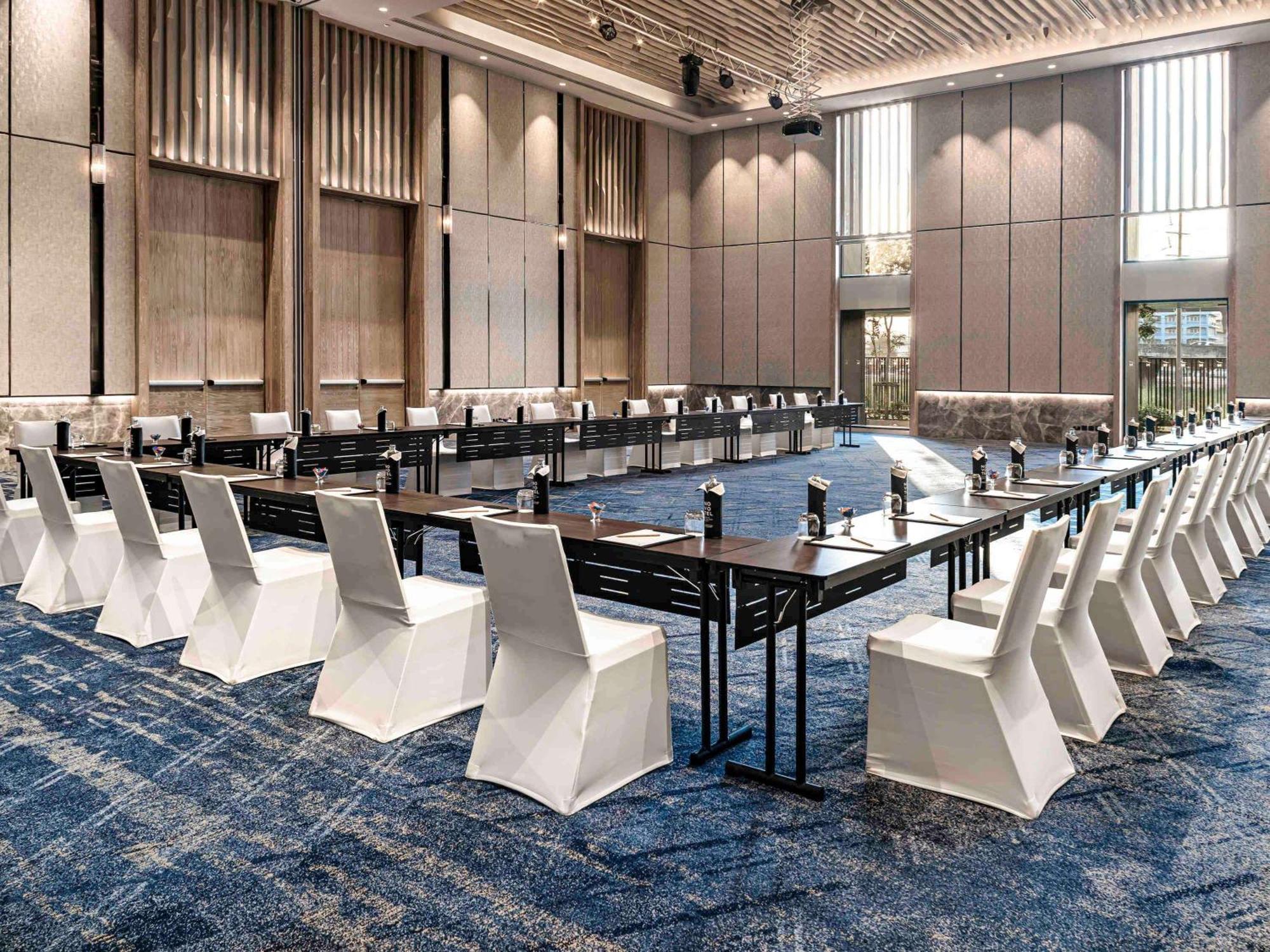 Novotel Bangkok Future Park Rangsit Патхумтхані Екстер'єр фото